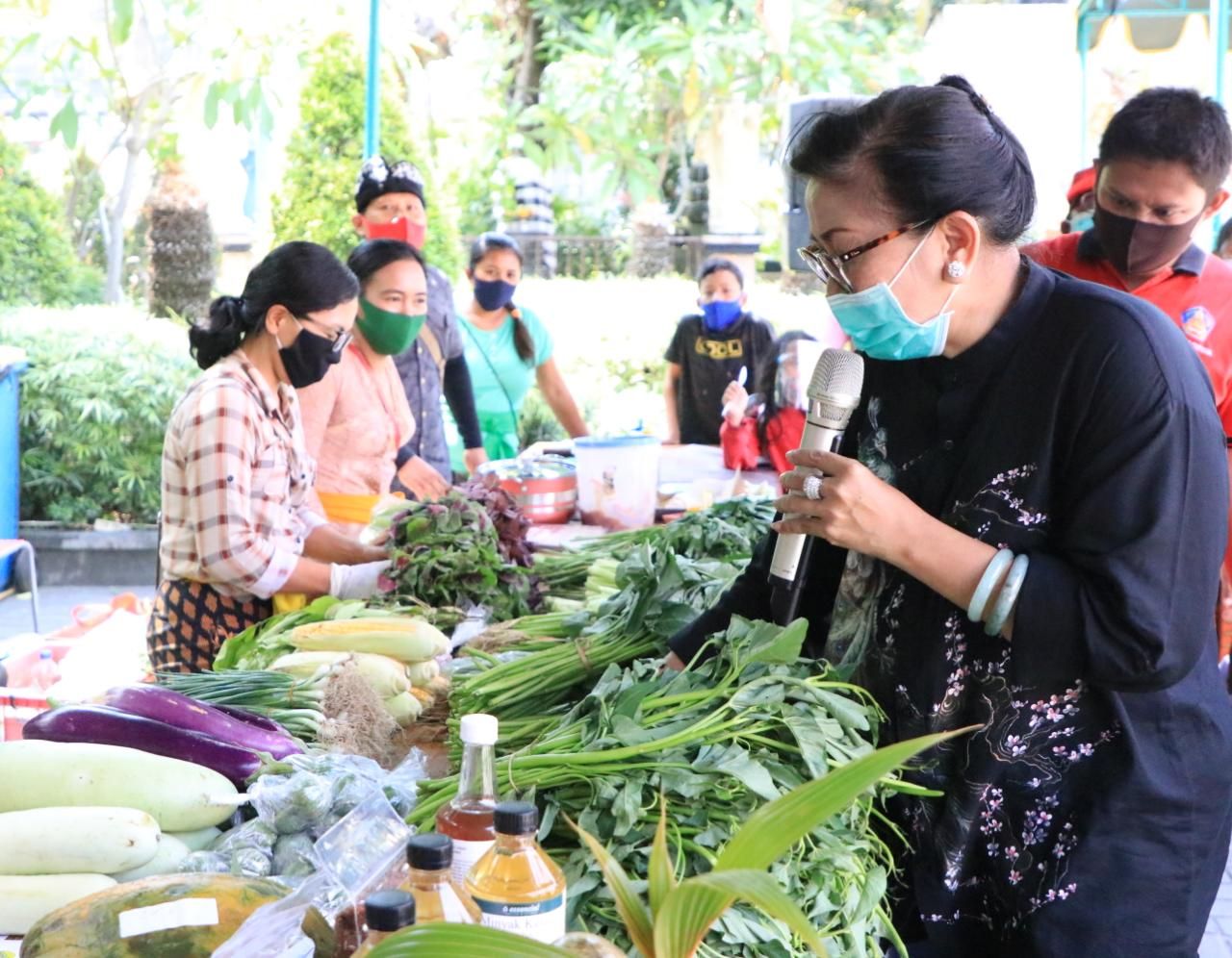 podiumnews.com-Ny. Putri Koster: Lakukanlah Hal Kecil Tetapi dengan Hati yang Besar